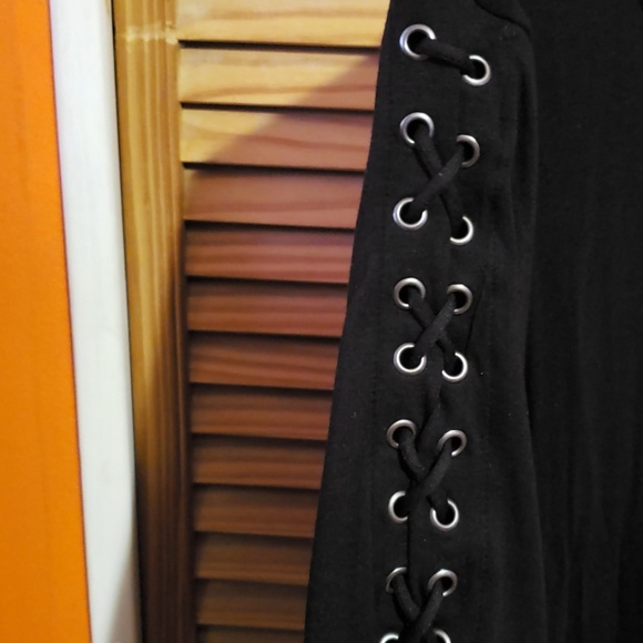 black dress - Picture 2 of 3